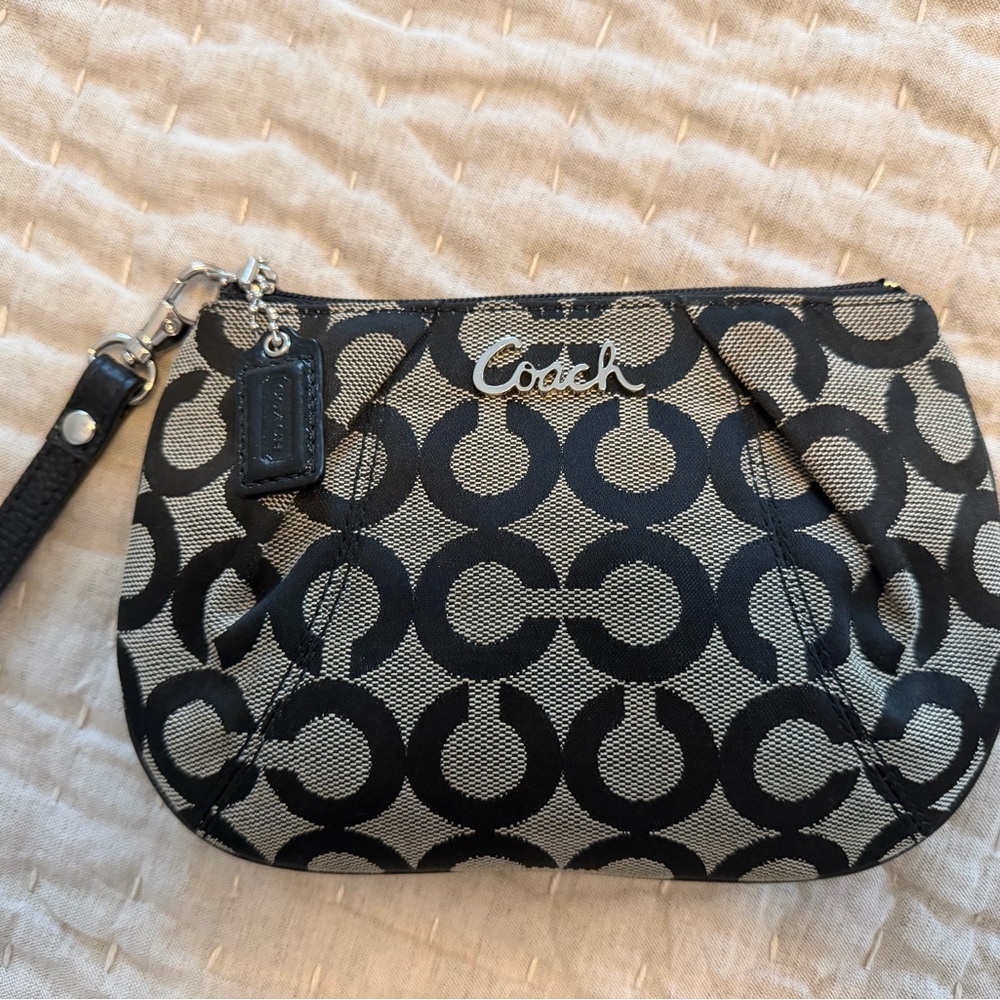 Coach Vintage Madison Black & Taupe Signature Canvas Wristlet with hangtag  6x4